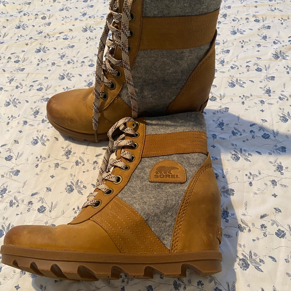 Sorel Lexie boots